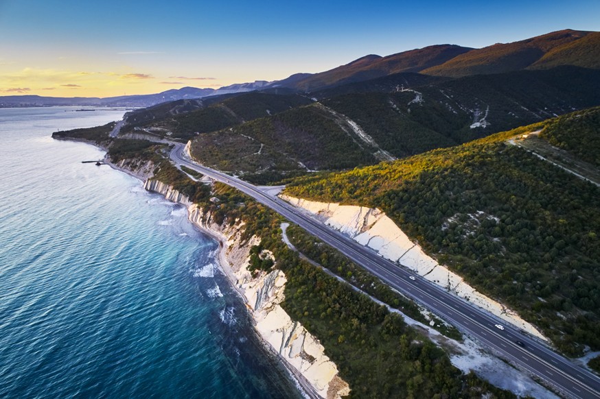 На черноморском побережье может появиться новая платная трасса. Первый этап – обход Адлера