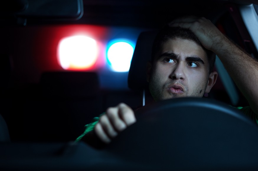 Новые поправки: штрафы за автосигнализацию и смягчение наказания для водителей, лишённых прав