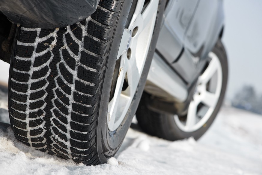 Водителей в РФ начнут штрафовать за шины не по сезону с грядущей весны