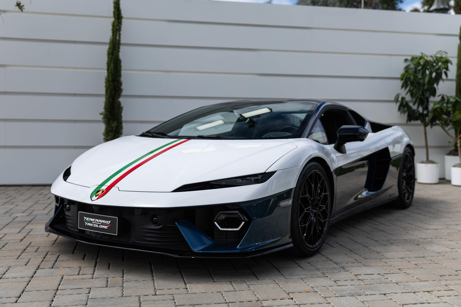 Lamborghini подготовила уникальный суперкар Temerario Tricolore