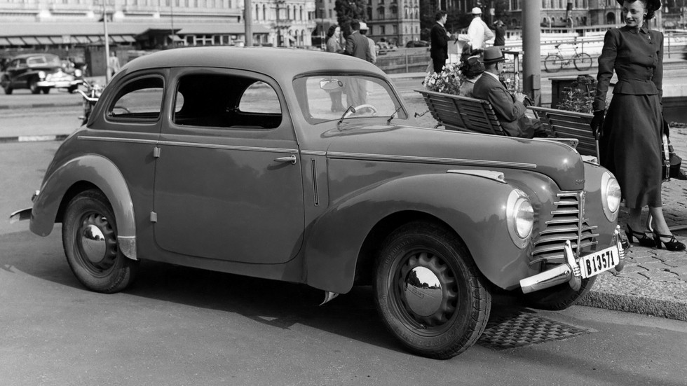 Skoda – это автомобиль для людей. Именно поэтому они в кадре (1946 год)