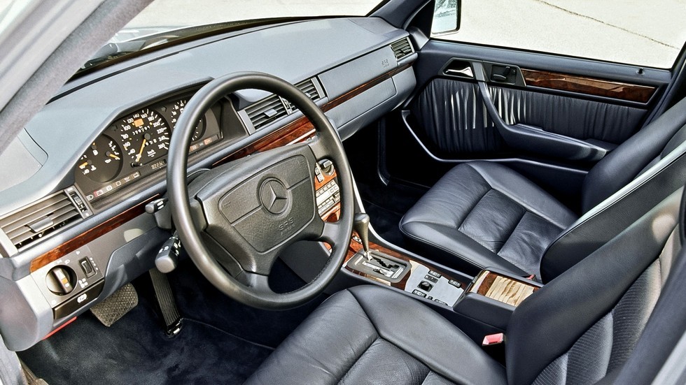 Интерьер Mercedes-Benz E 420 (W124) '1993–95