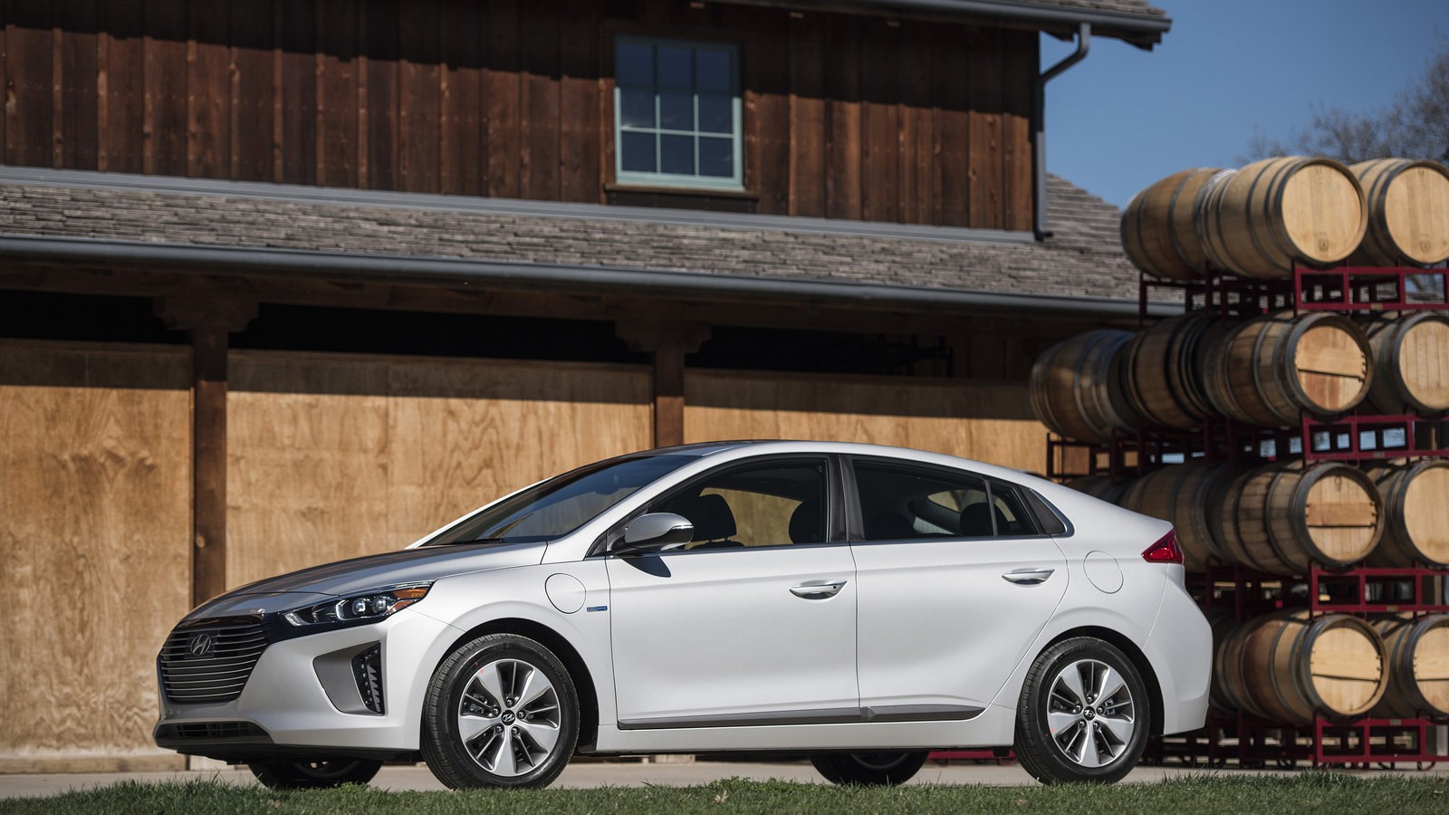 Hyundai Ioniq (стандартная версия)