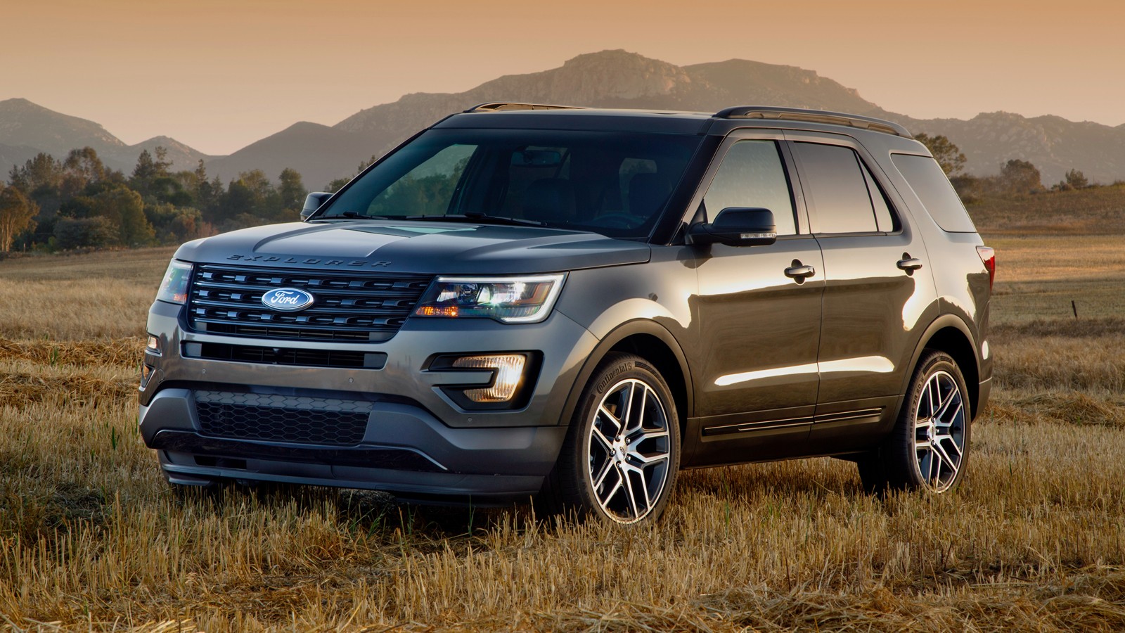 На фото: Ford Explorer