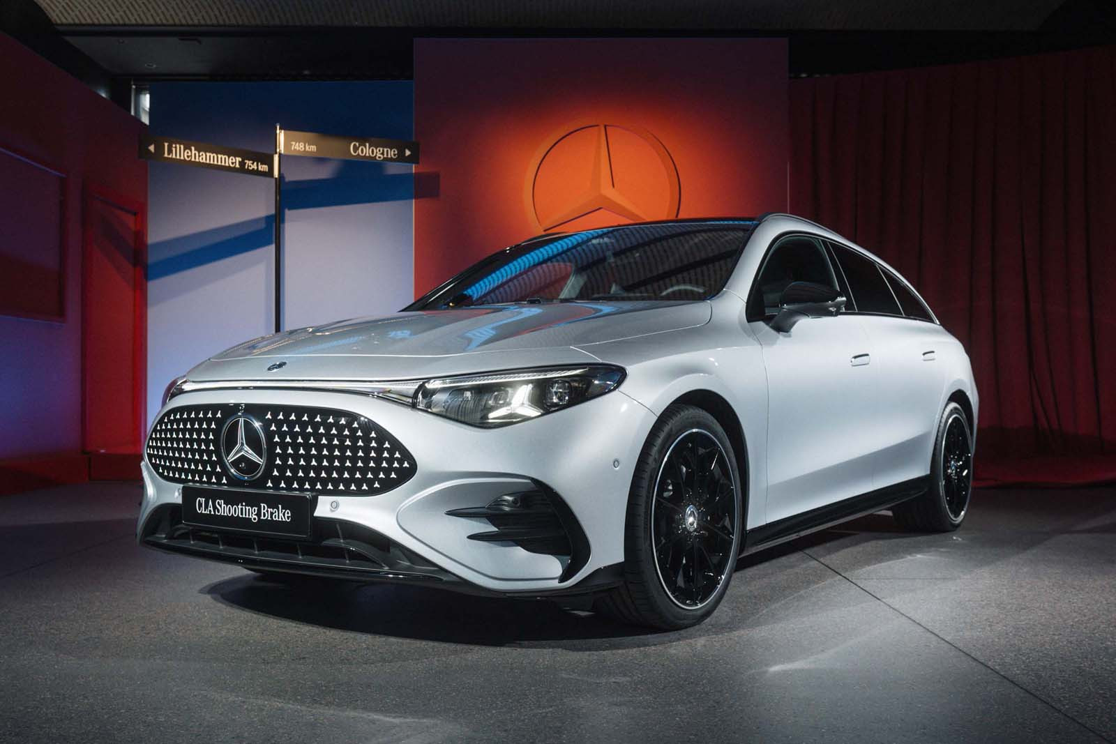 Mercedes-Benz CLA нового поколения: теперь и подросший в габаритах универсал Mercedes-Benz CLA нового поколения: теперь и подросший в габаритах универсал