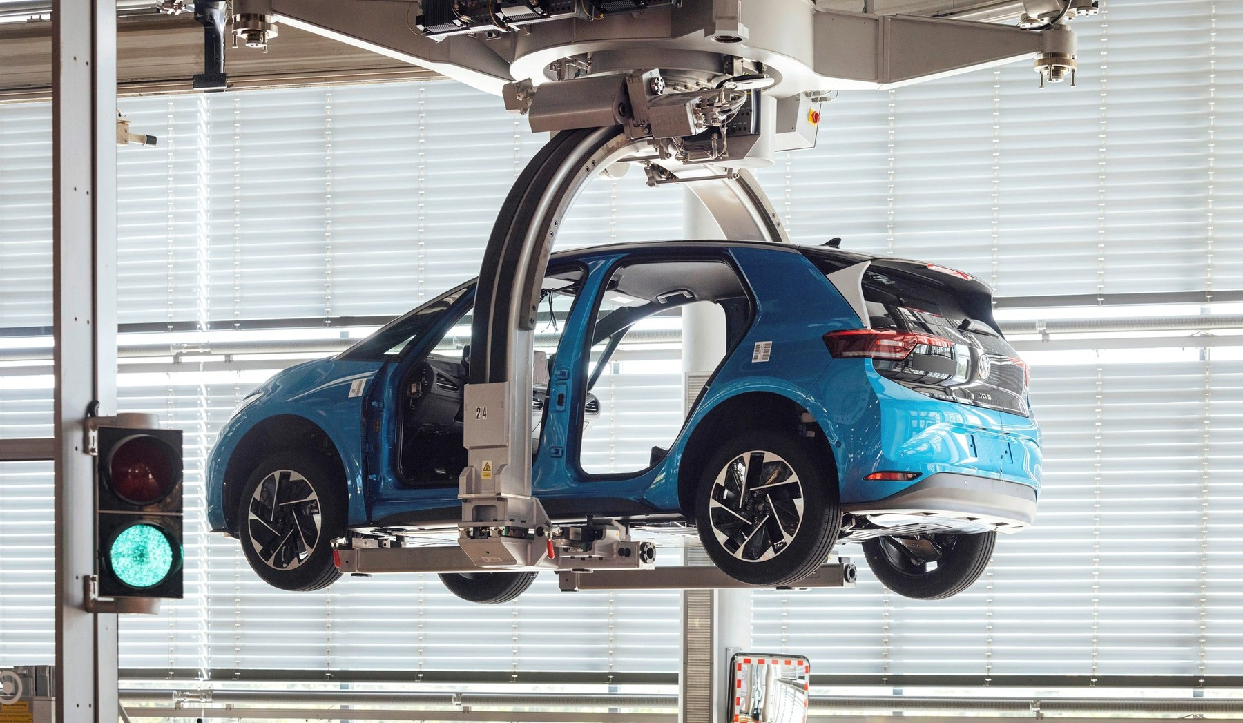 Стеклянную мануфактуру Volkswagen в Дрездене превратят в аналог центра «Сколково»