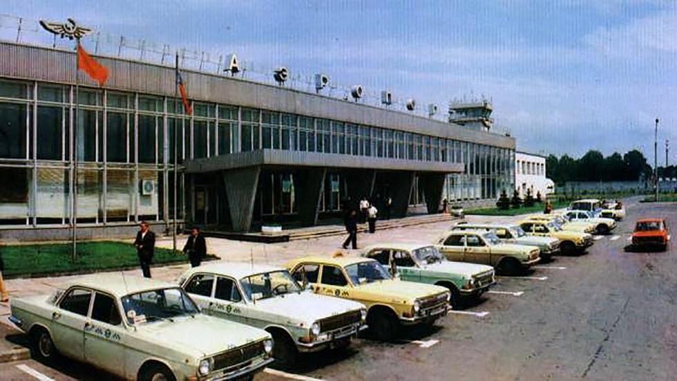 ГАЗ 2401 такси у аэропорта