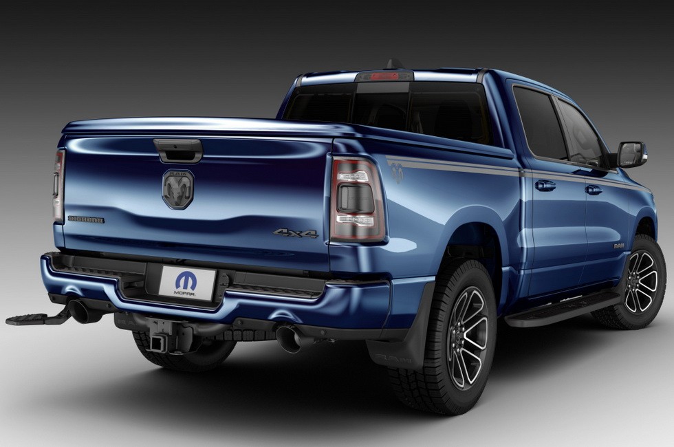 Ram 1500 Big Horn Crew Cab Moparized 2019