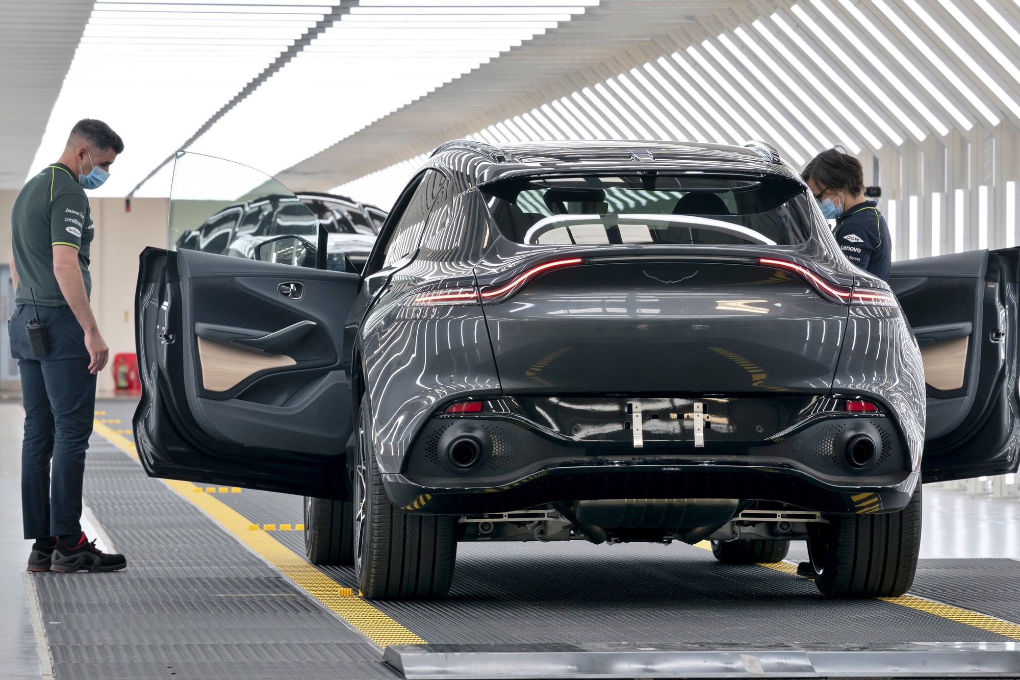 И всё-таки вместе: Aston Martin и Daimler расширяют сотрудничество