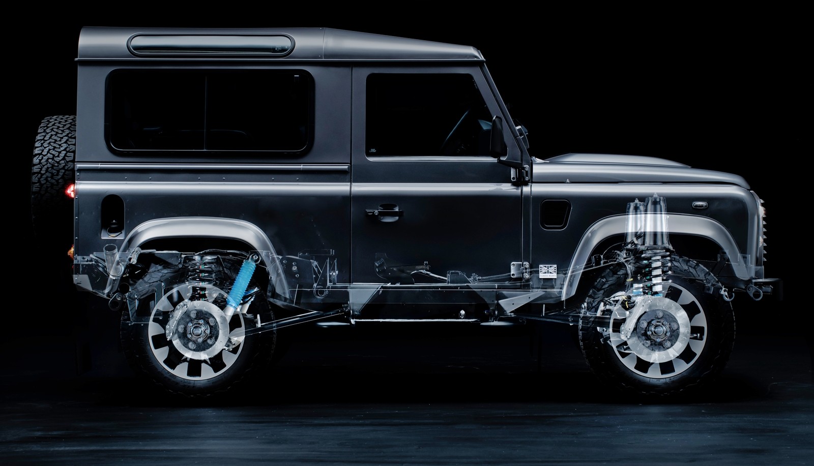 Не надо грязи: Land Rover улучшил классический Defender для езды по дорогам