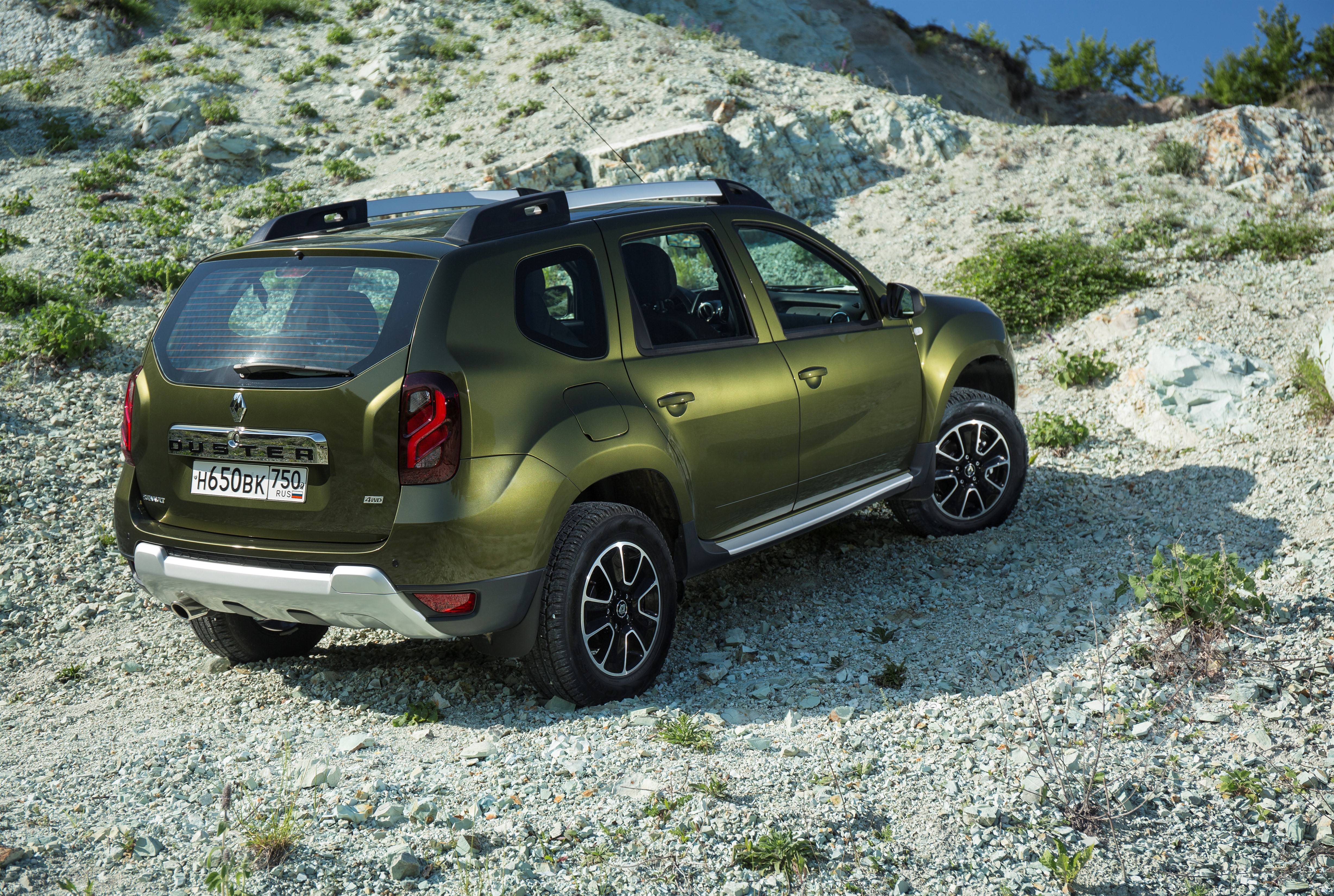 Фотография рено дастер. Renault Duster 2015. Рено Дастер 2021 пороги Rival.