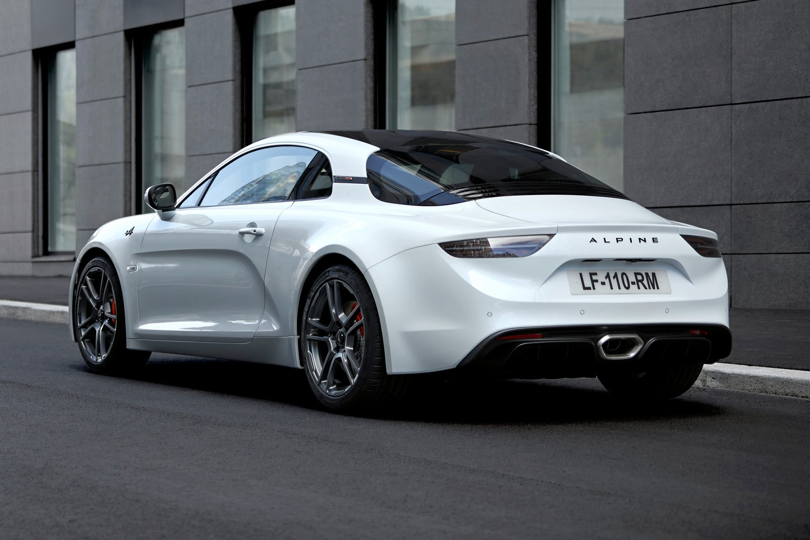 Alpine A110S reveal EMBARGO 130619 17h30 (3)