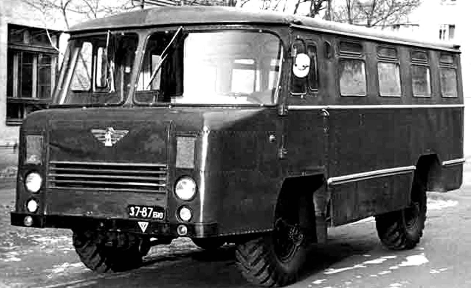 Автобусы, в которых не нужны билеты: редкие пассажирские и санитарные машины армии СССР