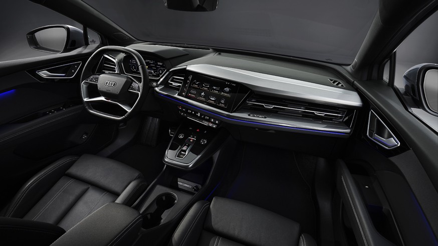 Пополнение в линейке: у компактного кроссовера Audi Q4 e-tron стало больше версий