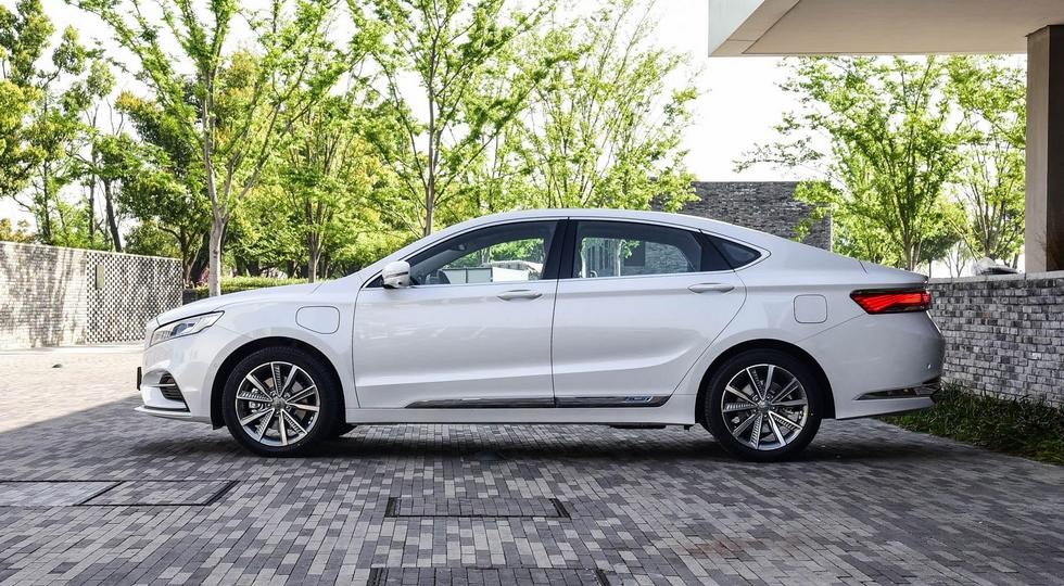 На фото: Geely Borui GE