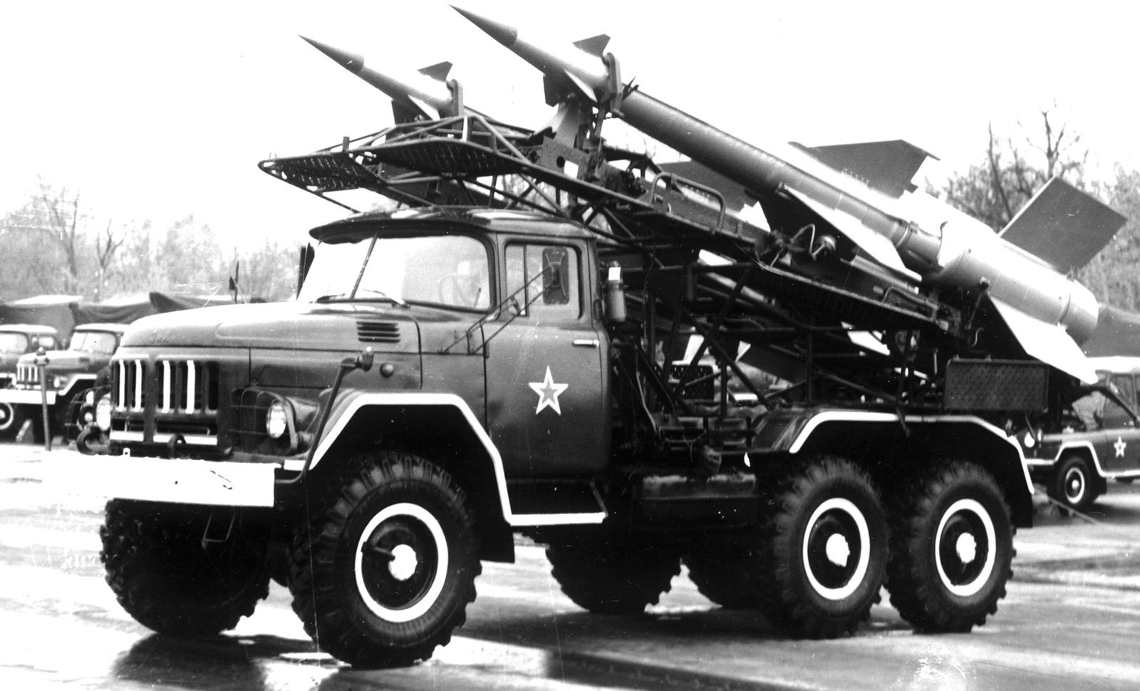 Мастер, химик, заправщик, ракетчик и не только: бесконечные военные профессии грузовика ЗИЛ-131