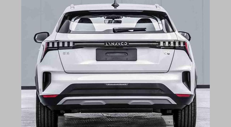 Новый кроссовер Geely и Volvo отличился от старших братьев салоном