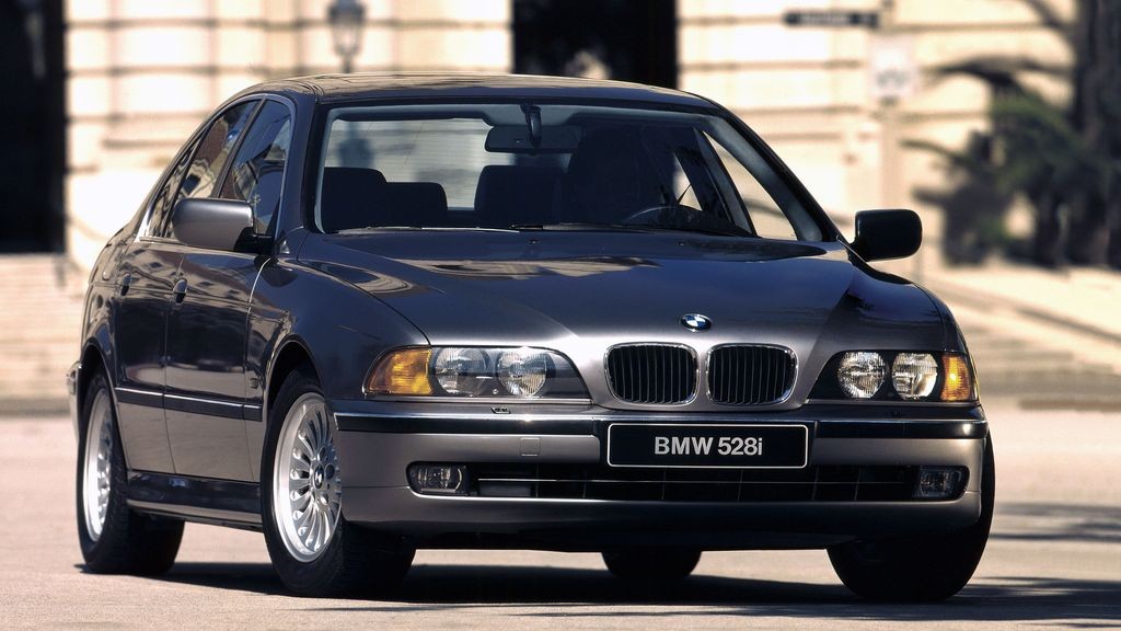 Первый в истории V8, 300 км/ч и африканская сборка: мифы и факты о BMW 5 series E34
