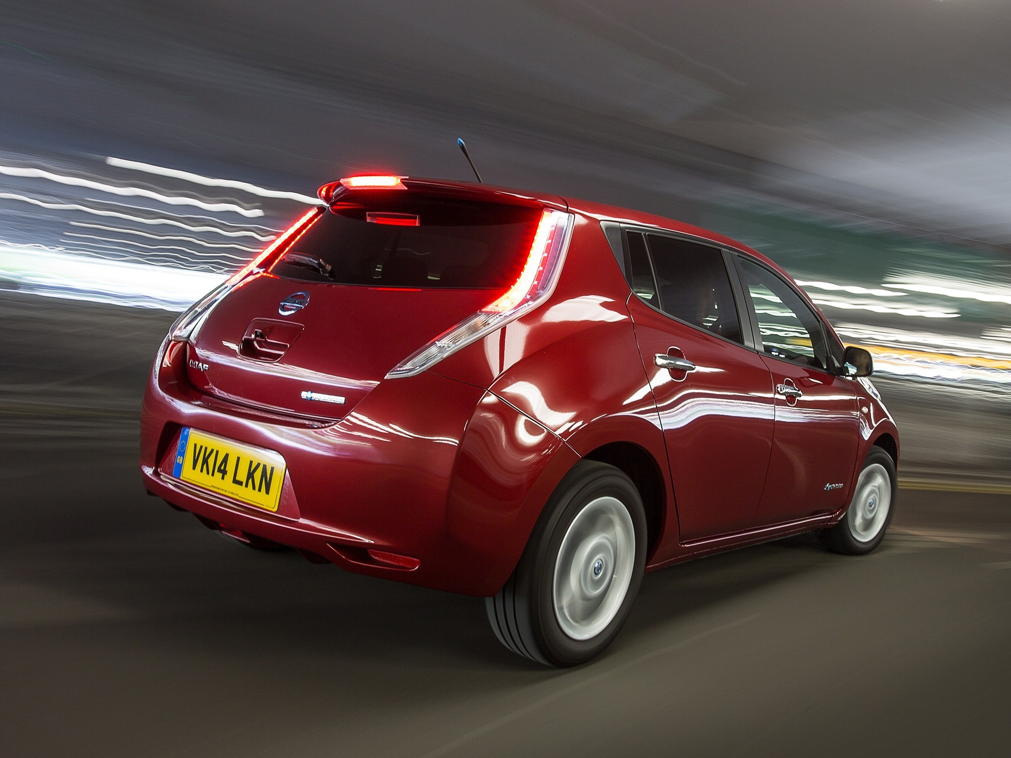 На фото: Nissan Leaf
