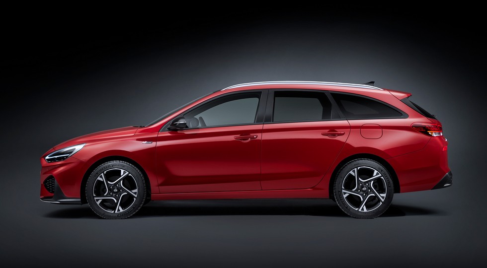 Семейство Hyundai i30 после рестайлинга обрело новые моторы (универсал стал «спортом»)