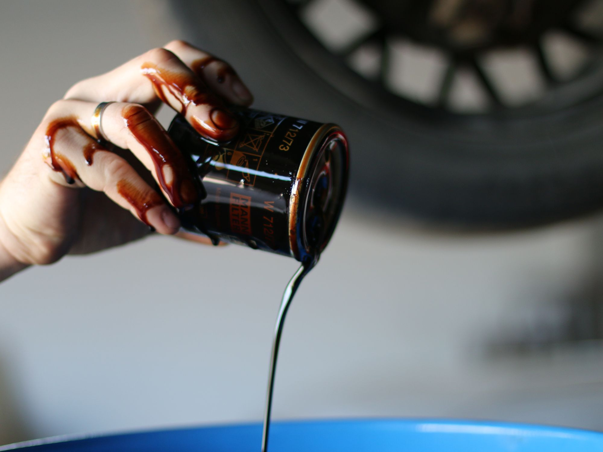 Масло – темнеет, механика – экономит: самые популярные мифы, которые не являются фактами