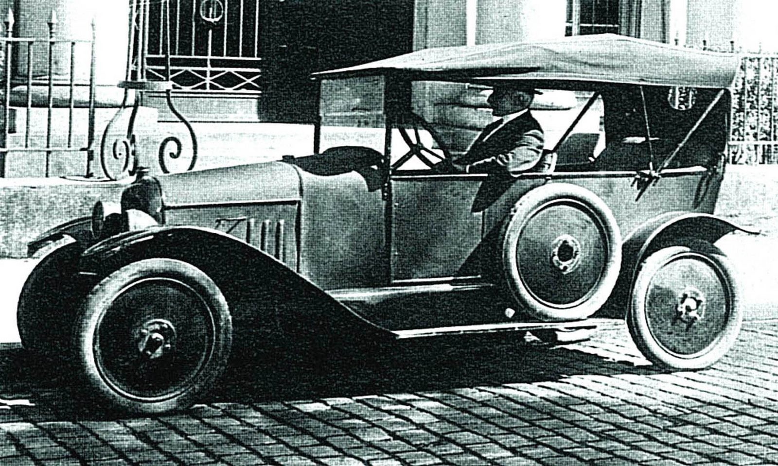 Первый в Европе массовый легковой автомобиль Citroёn-10CV. 1919 год