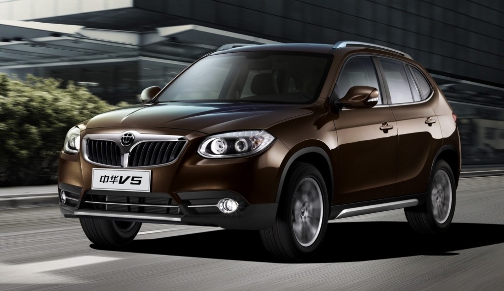 На фото кроссовер Brilliance V5