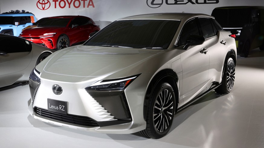 Новинки оптом: Toyota показала множество грядущих моделей, в их числе кроссовер Lexus RZ