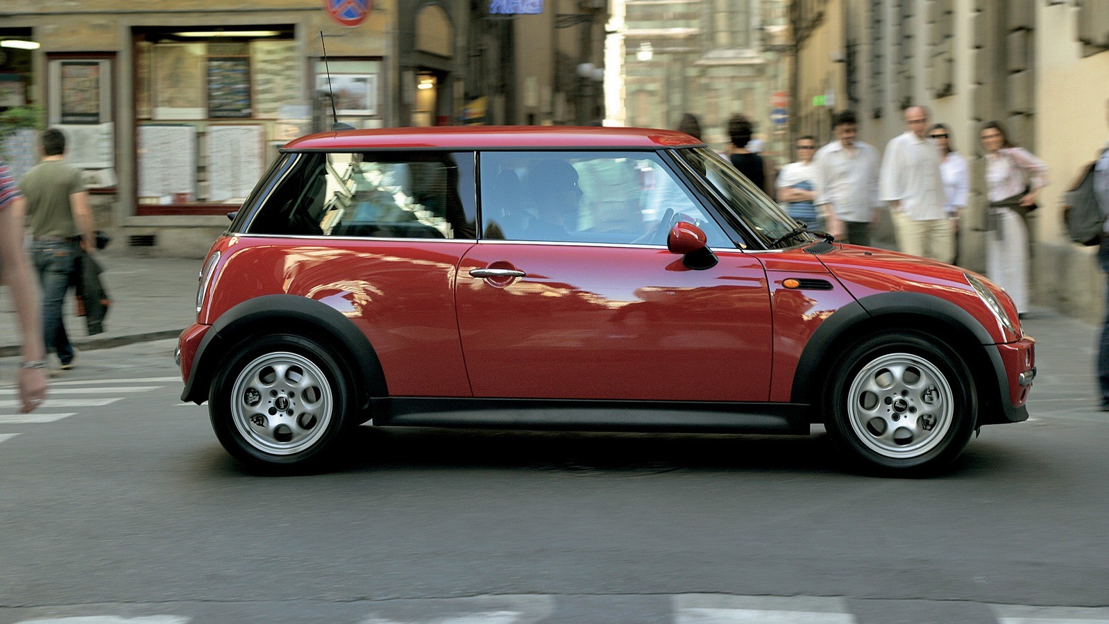 Mini One D (R50) '2003–06 красный вид сбоку