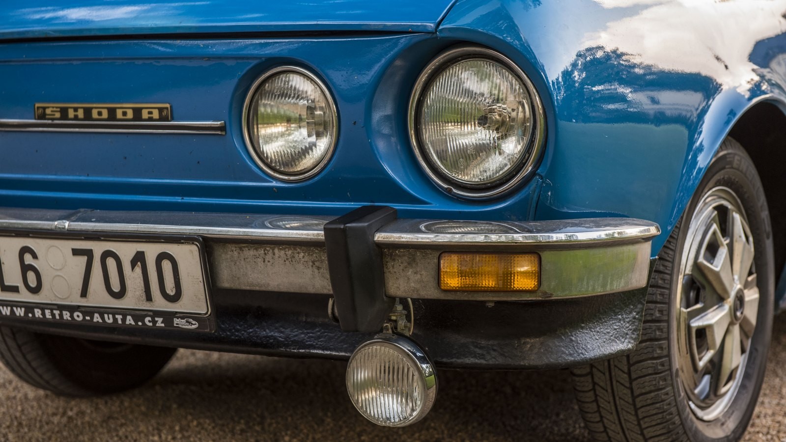 Skoda110 голубой фары