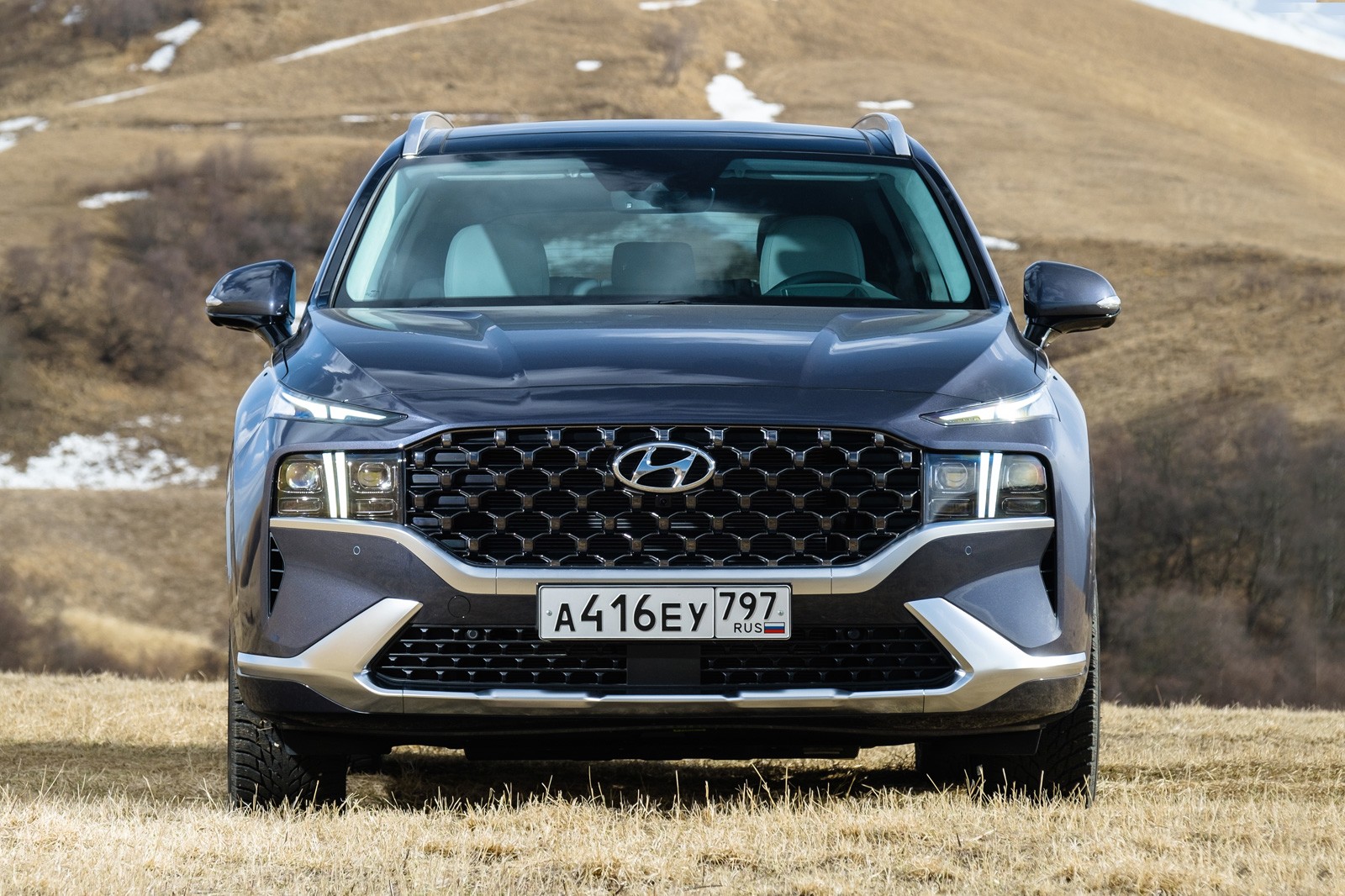 Алюминиевый дизель с роботом и парковка с ключа: тест-драйв нового Hyundai Santa Fe