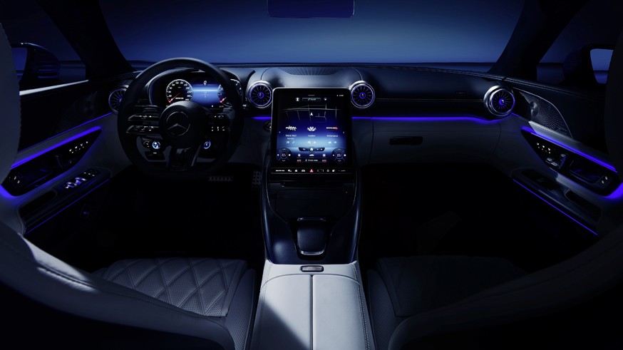 Mercedes-AMG показала интерьер SL: второй ряд сидений и меняющий угол наклона экран мультимедиа
