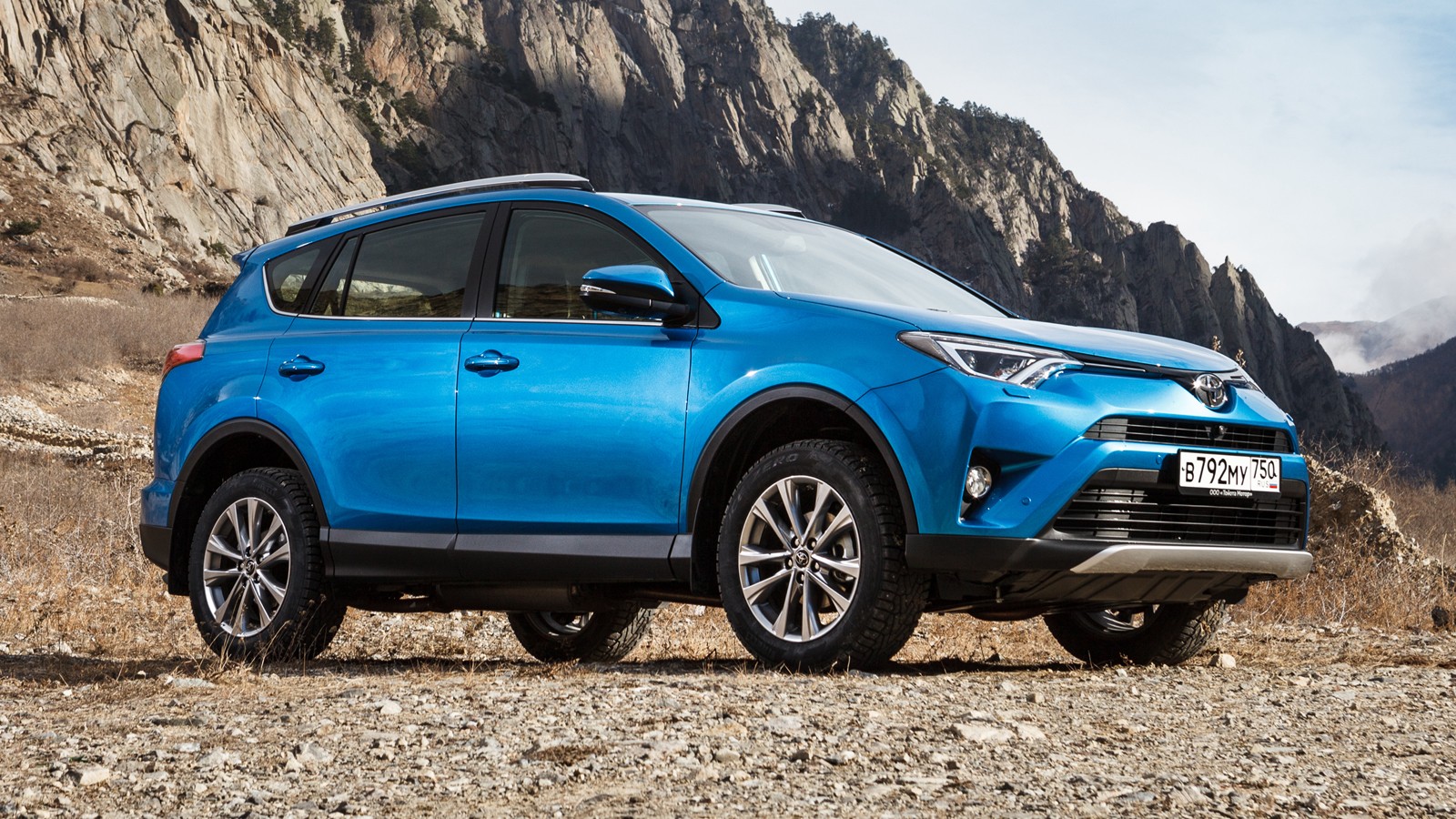 На фото: Toyota RAV4