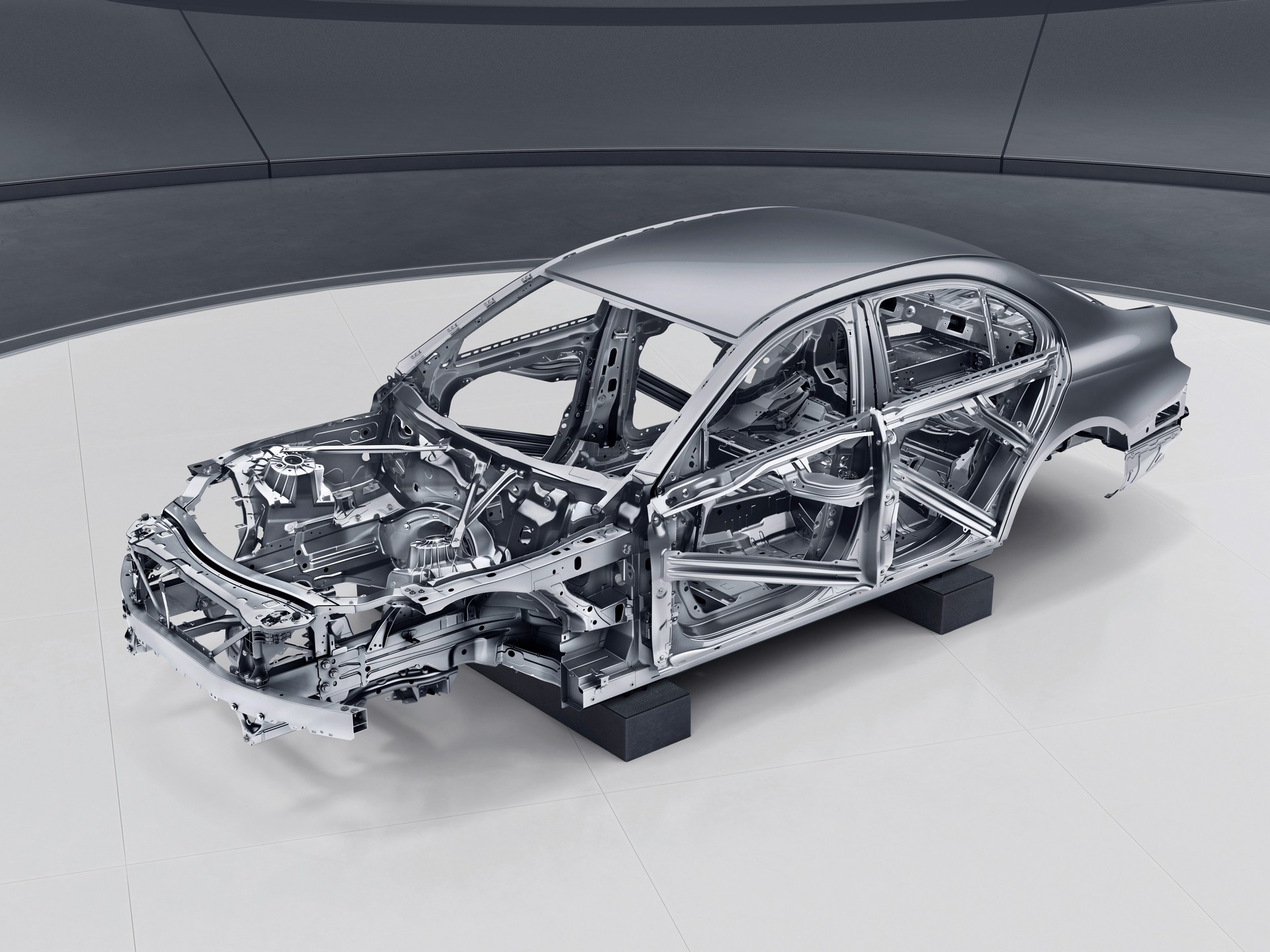 Крылатый наступает: почему кузова машин будущего будут алюминиевыми и чем это чревато - – автомобильный журнал