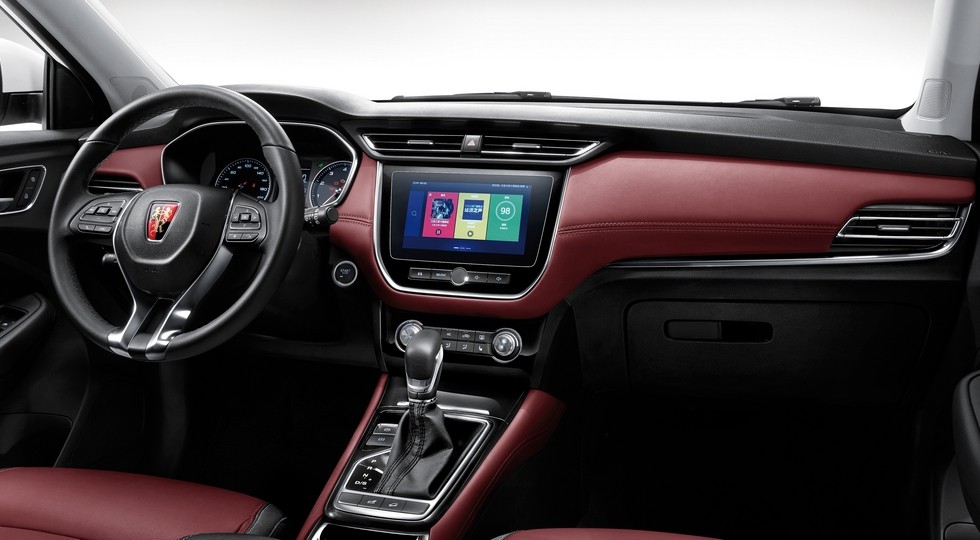 Растерявший покупателей паркетник Roewe RX3 после рестайлинга отдалился от старшего брата