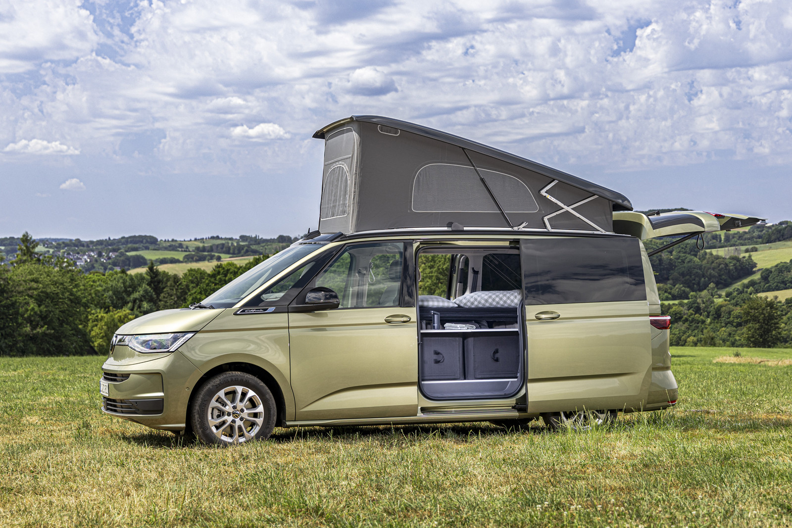 Volkswagen показал предвестников новых кемперов California Beach и ID. California Cruise