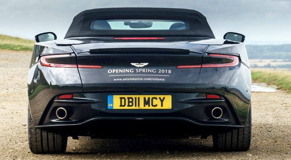 На фото: Aston Martin DB11 Volante
