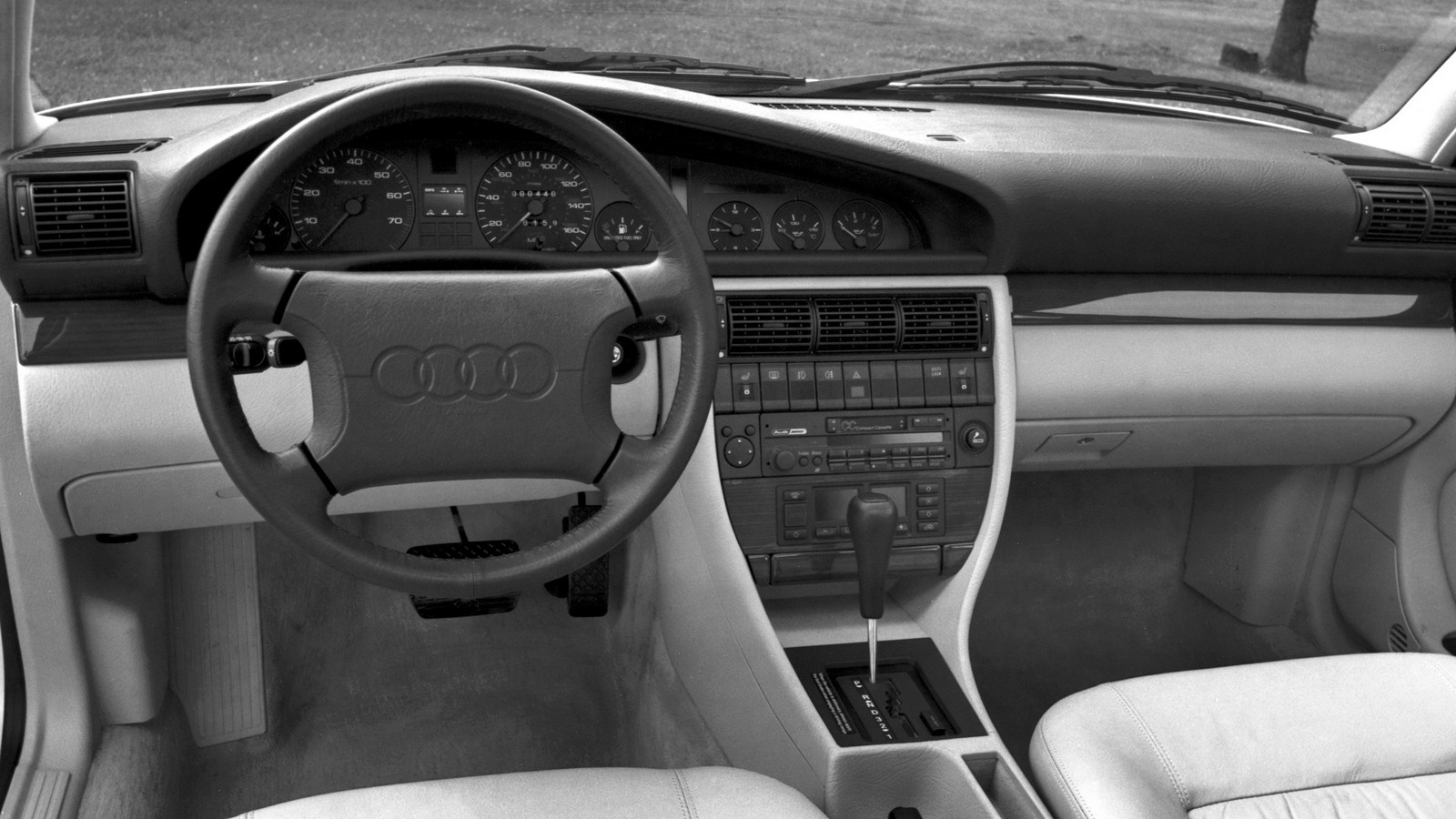 Audi 100 C4 с пробегом: когда оцинковка не спасает от коррозии
