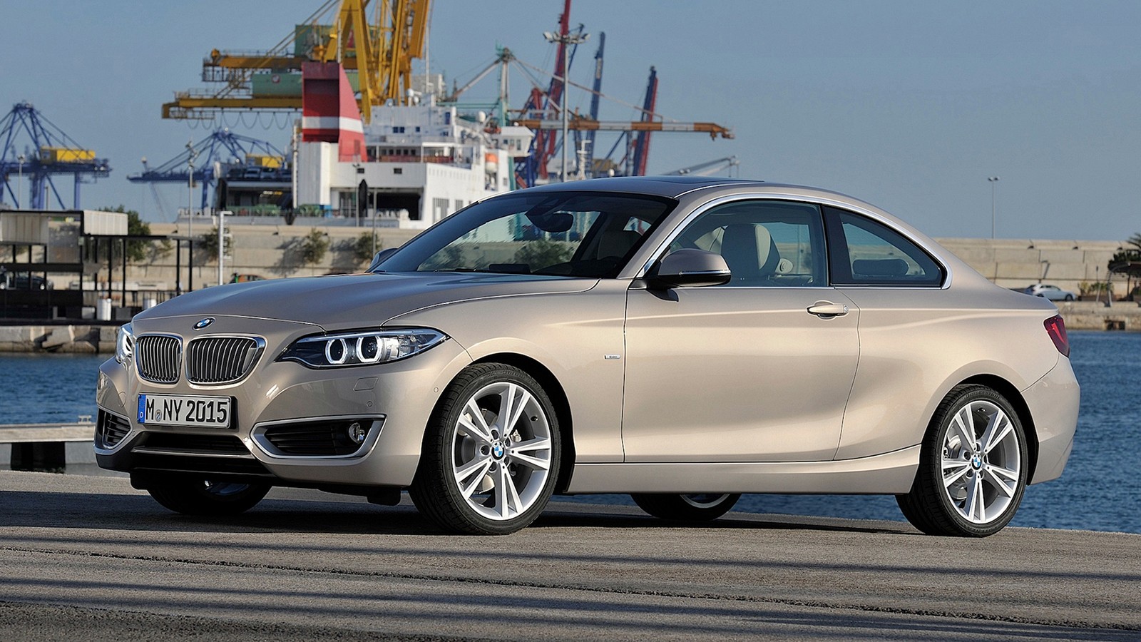 На фото: BMW 2 Series