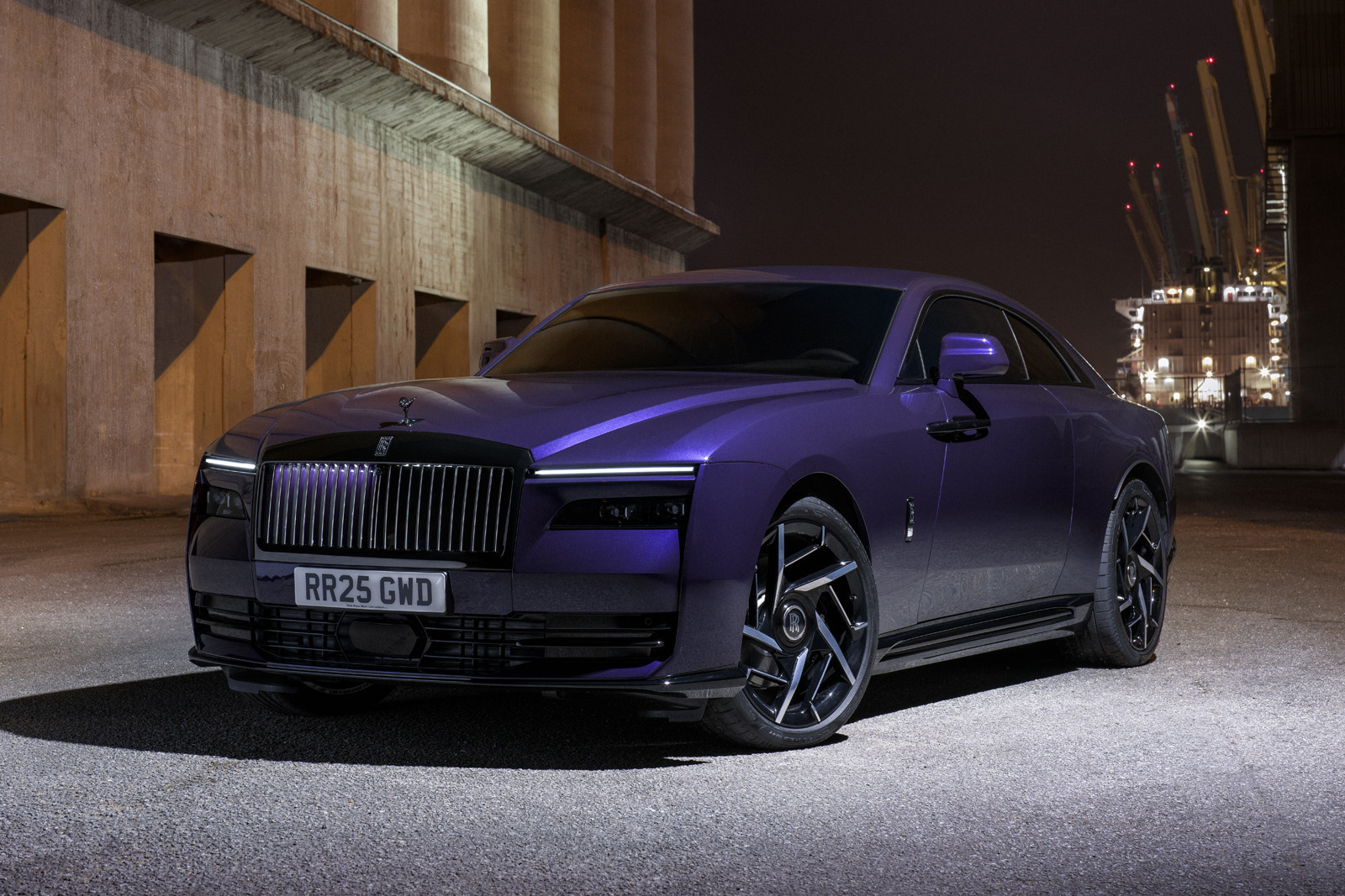 Rolls-Royce Black Badge Spectre: Markanın Ən Güclü Elektrik Kupesi