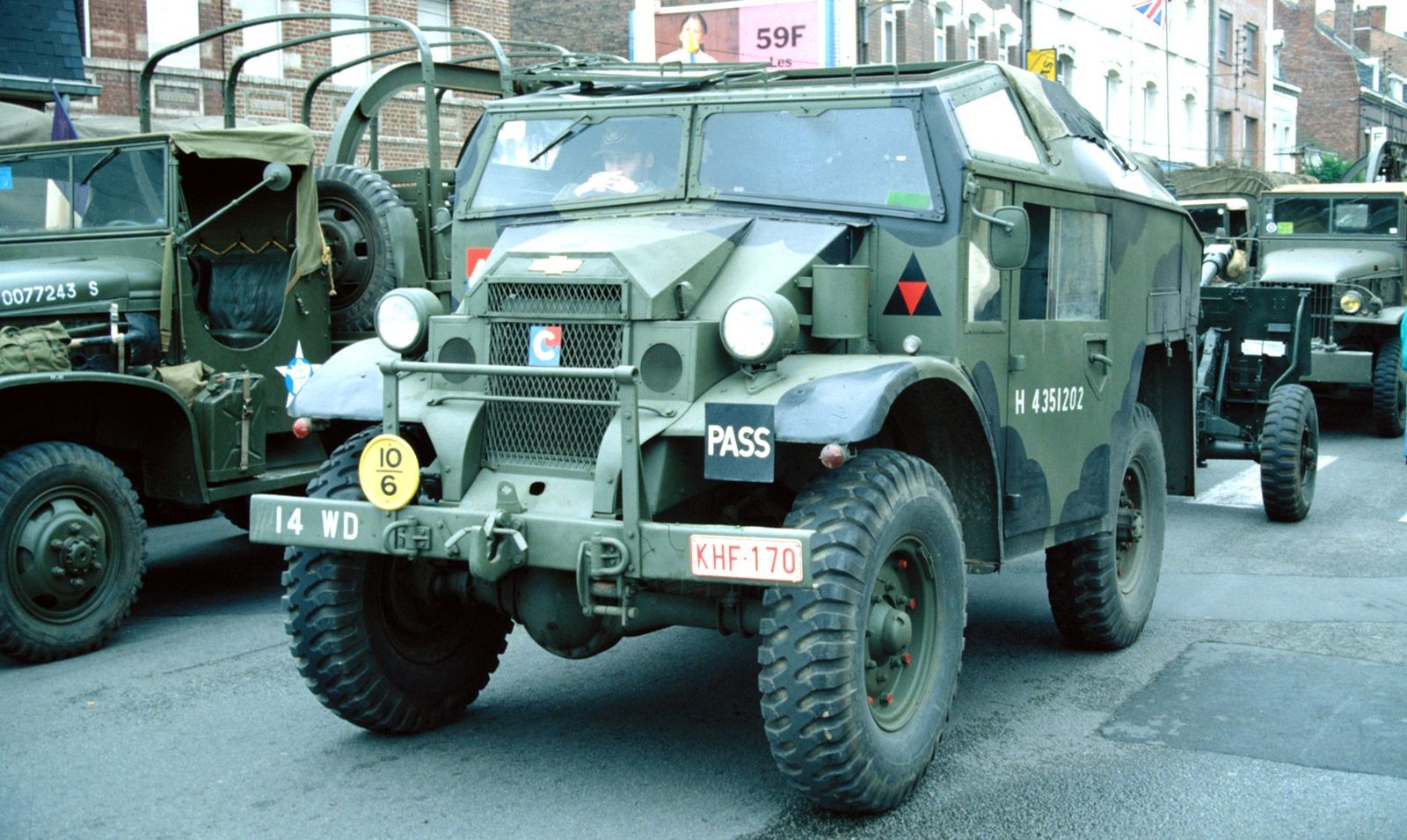 Технологии из США и правый руль из Англии: необычная армейская автотехника, собранная в Канаде