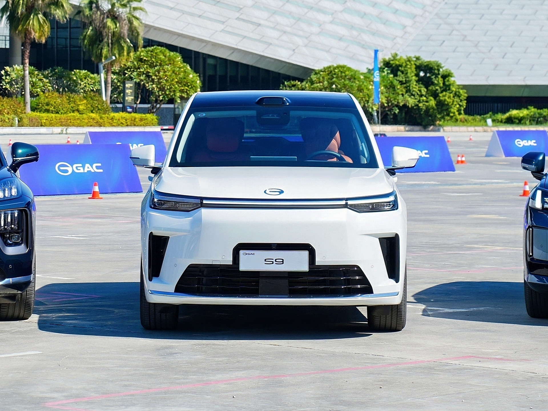 500 сил, чёрный орех и 11 слоёв: первый тест-драйв GAC S9