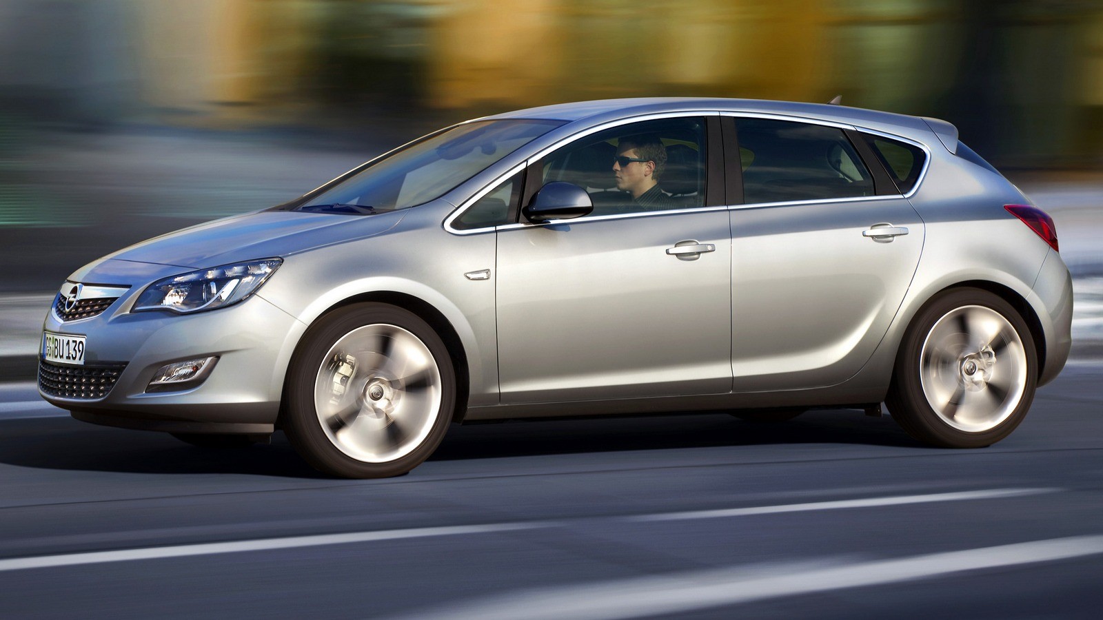На фото: Opel Astra (J) 