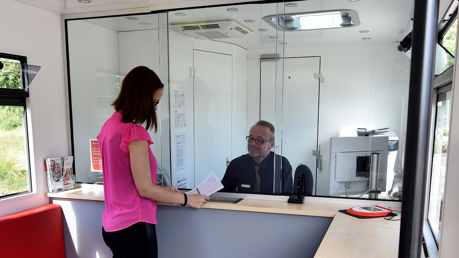 Mercedes-Benz Sprinter als mobile Bankfiliale: Mobiles „Banking“ mit Stern