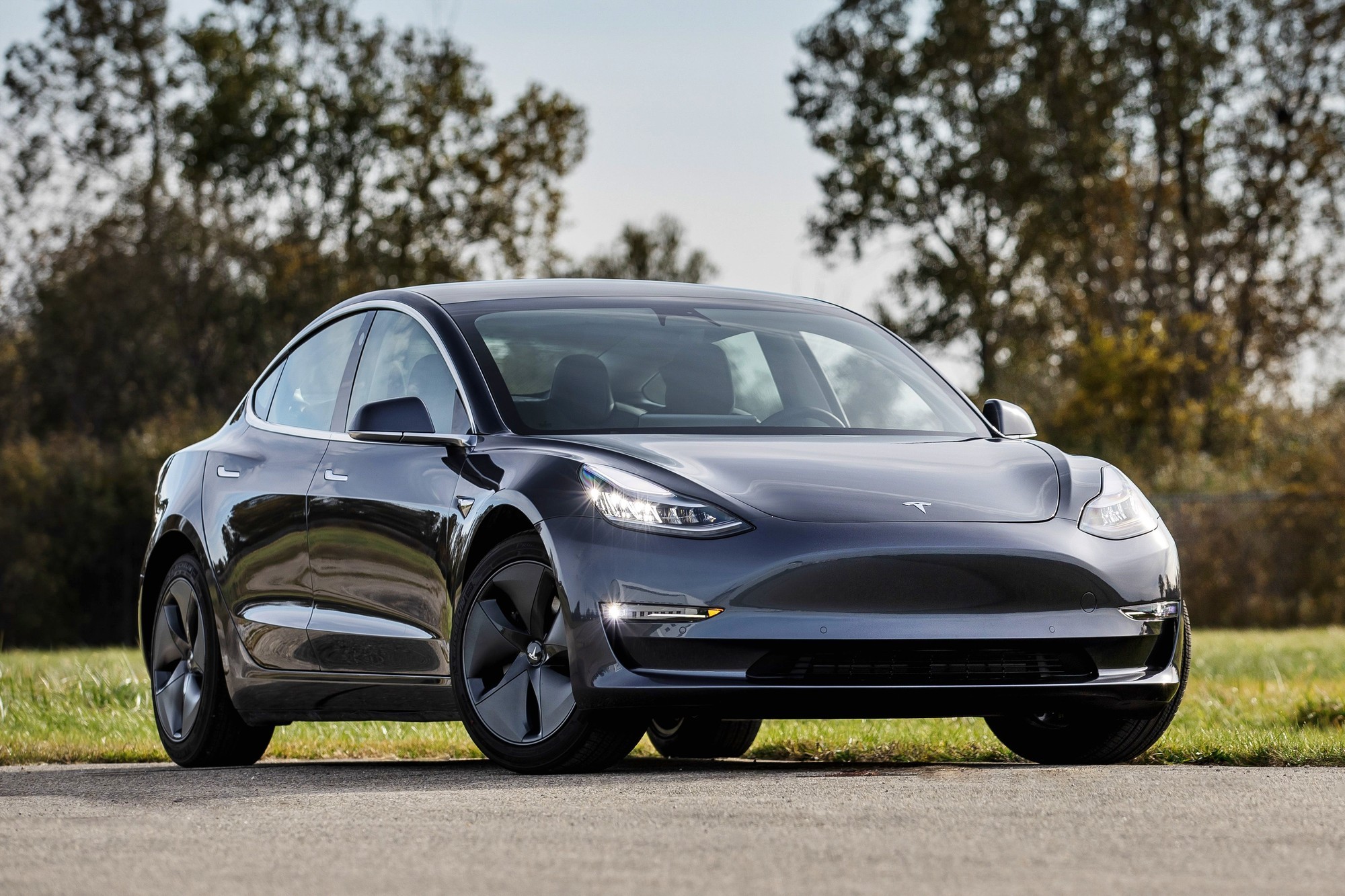 Почти 400 Tesla, 37 Dodge и эксклюзивный GMC: серый импорт в первом квартале 2022 года
