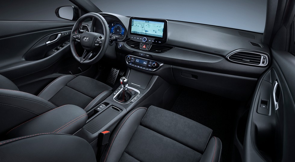 Семейство Hyundai i30 после рестайлинга обрело новые моторы (универсал стал «спортом»)