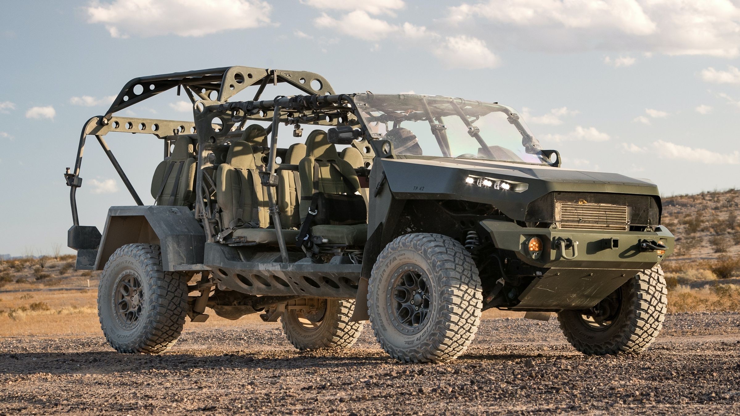 Пикап Chevrolet Colorado ZR2 превратился в армейский автомобиль на 9 бойцов