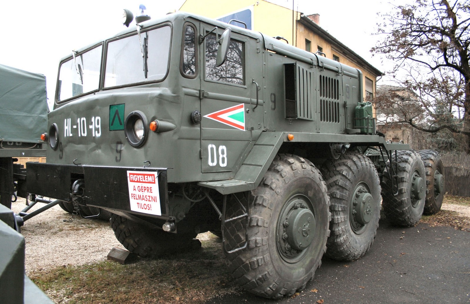 Маз 8х8 тягач военный