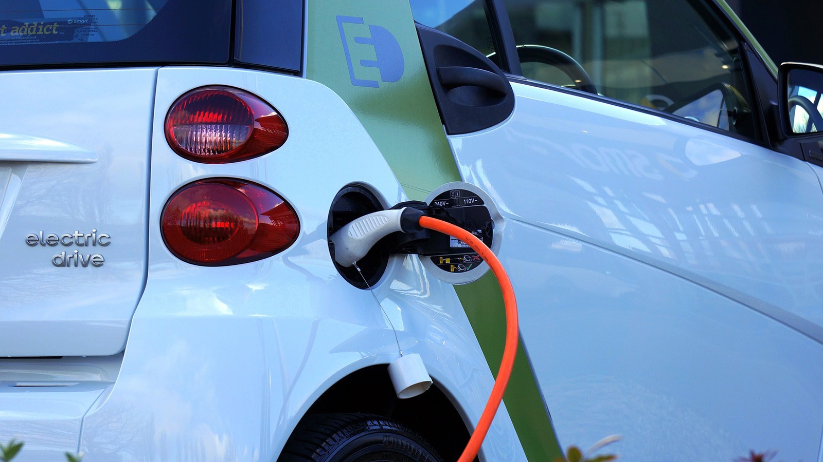 electric-car-1458836_1920