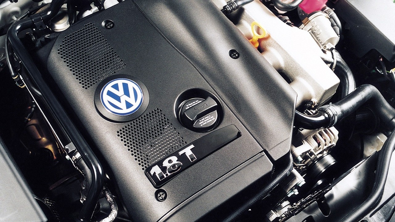 На фото: двигатель Volkswagen Passat 1.8T Sedan ZA-spec (B5+) '2000–05